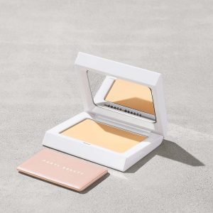 Bright Fix Instant Brightening + Blurring Powder — Banana