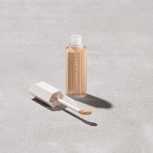 We're Even Hydrating Longwear Concealer — 220W