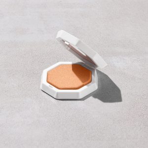 Demi'glow Light-Diffusing Highlighter — Yum Rum
